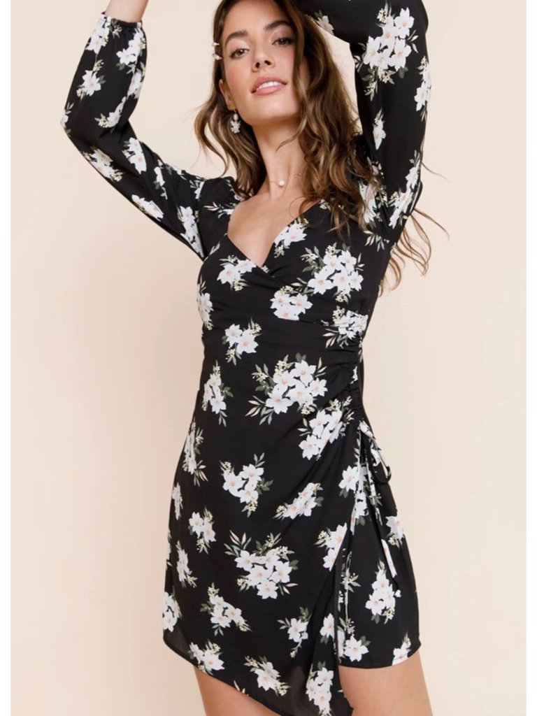Nwt Francesca’s Mi Ami Black Mini Ruched Floral Dress Sz Medium